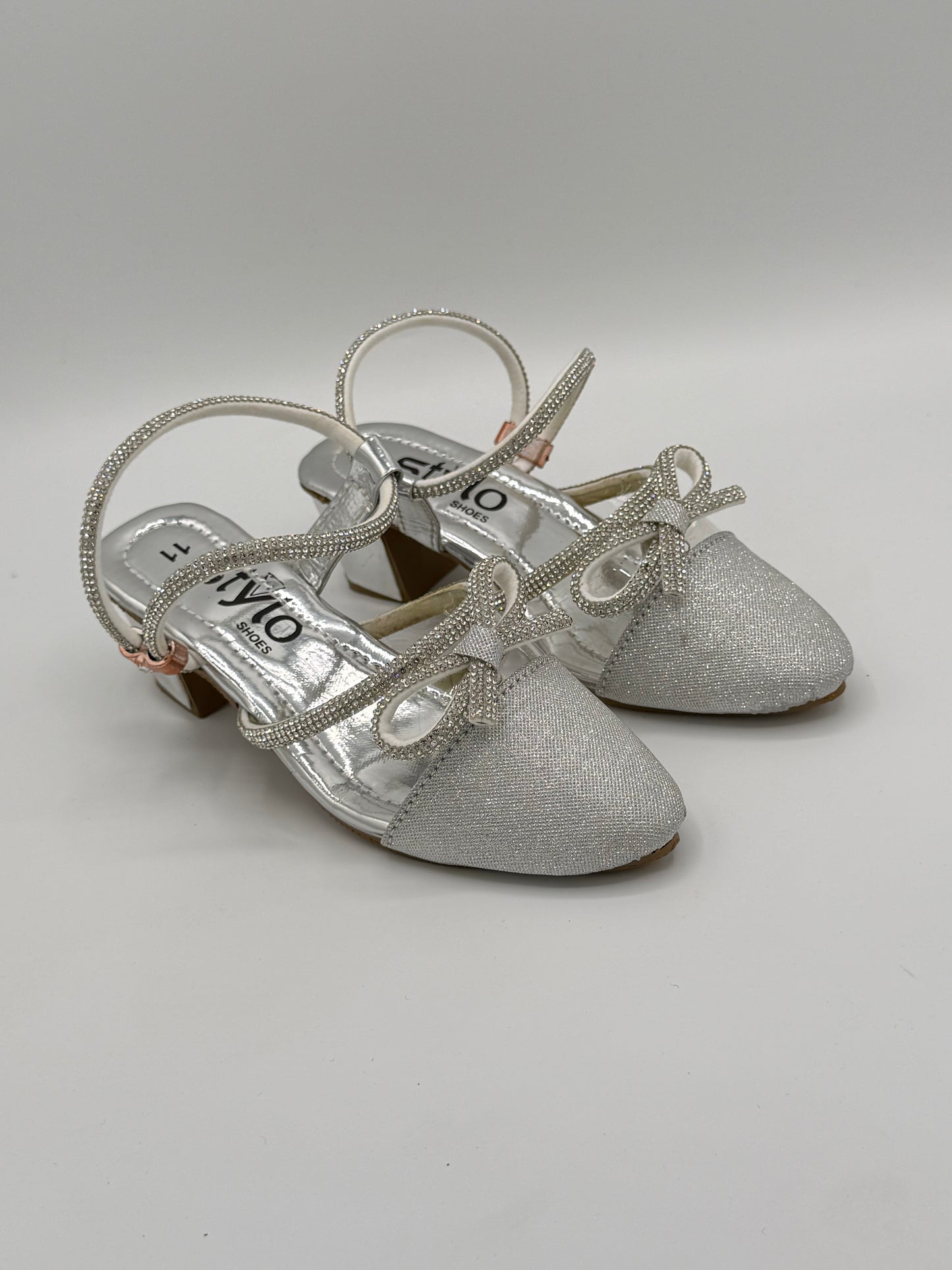 0 A NEW STYLISH PUMPS