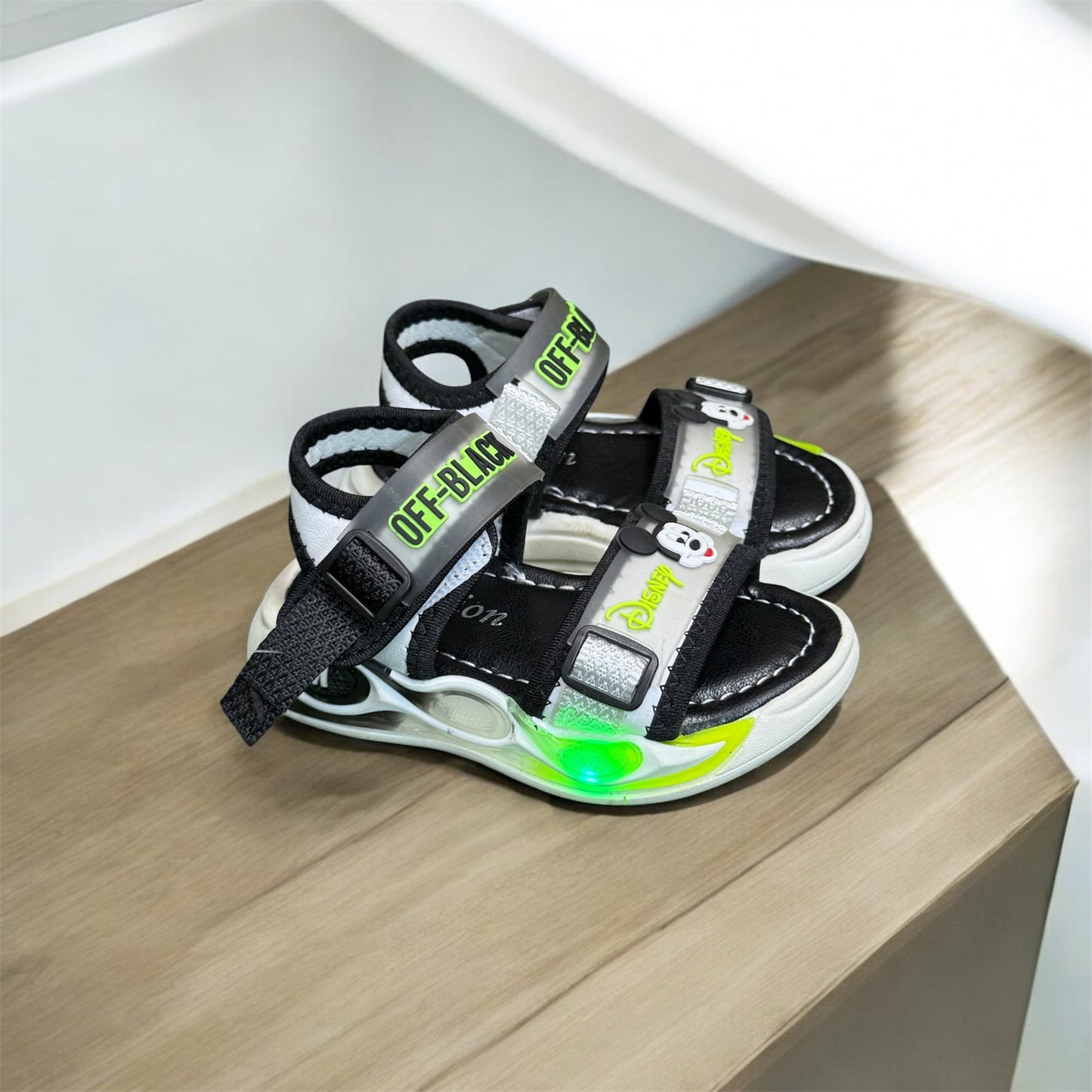0 A LED LIGHT SANDAL