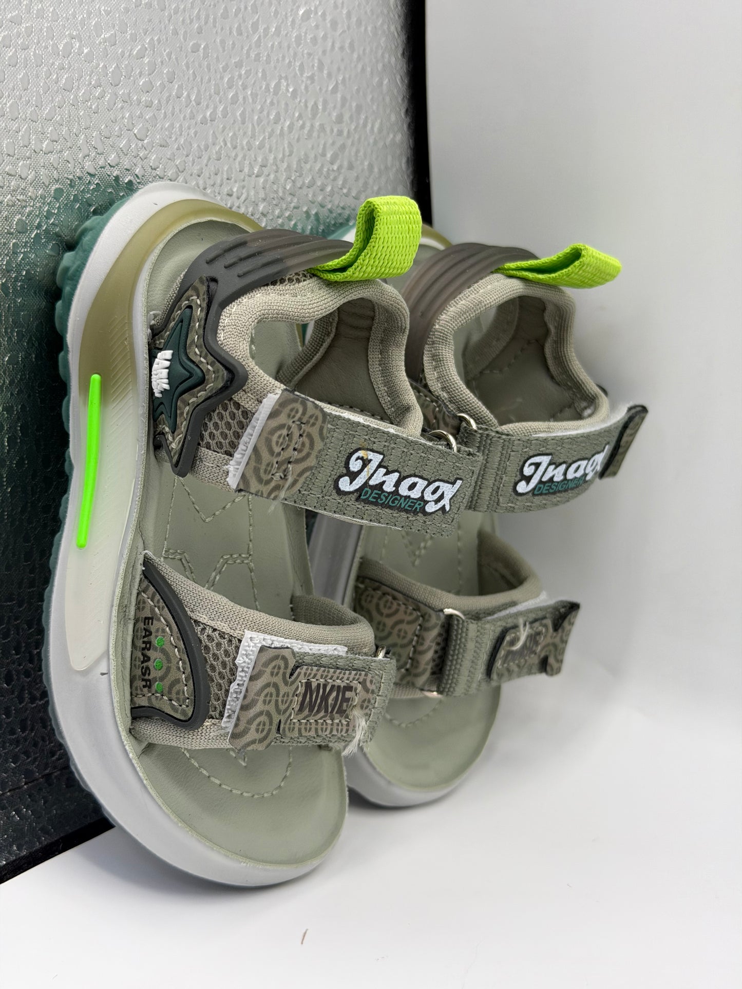 0                                                                                                             A IMPORTED SANDAL