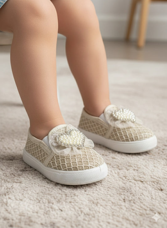 0                                           A IMPORTED CANVAS