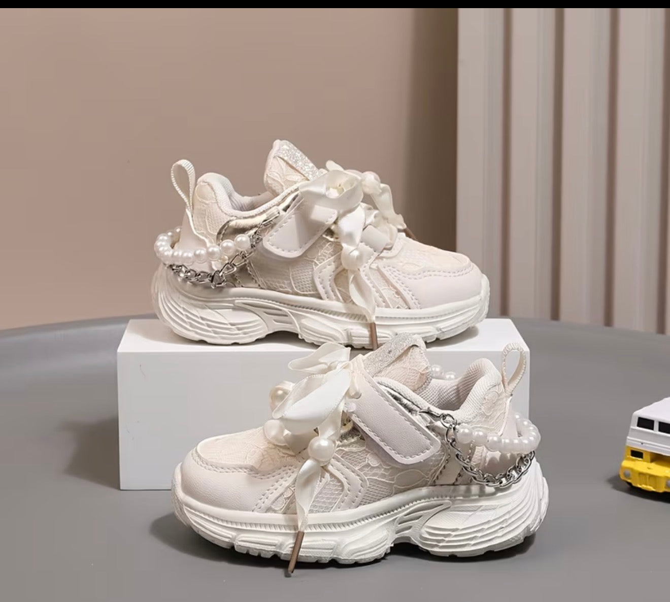 0                                                                                 A IMPORTED JOGGER