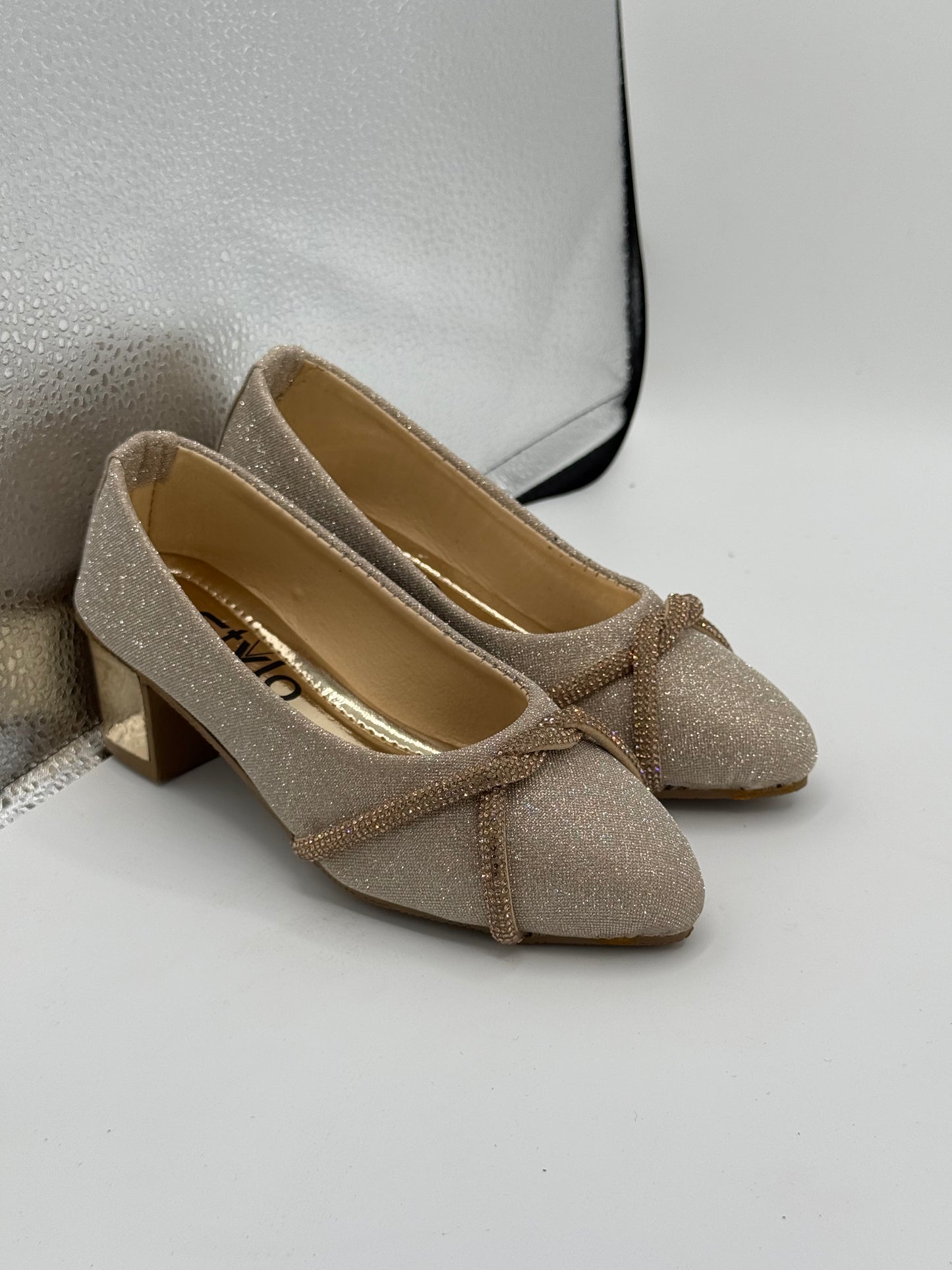 0                      A NEW STYLISH PUMPS