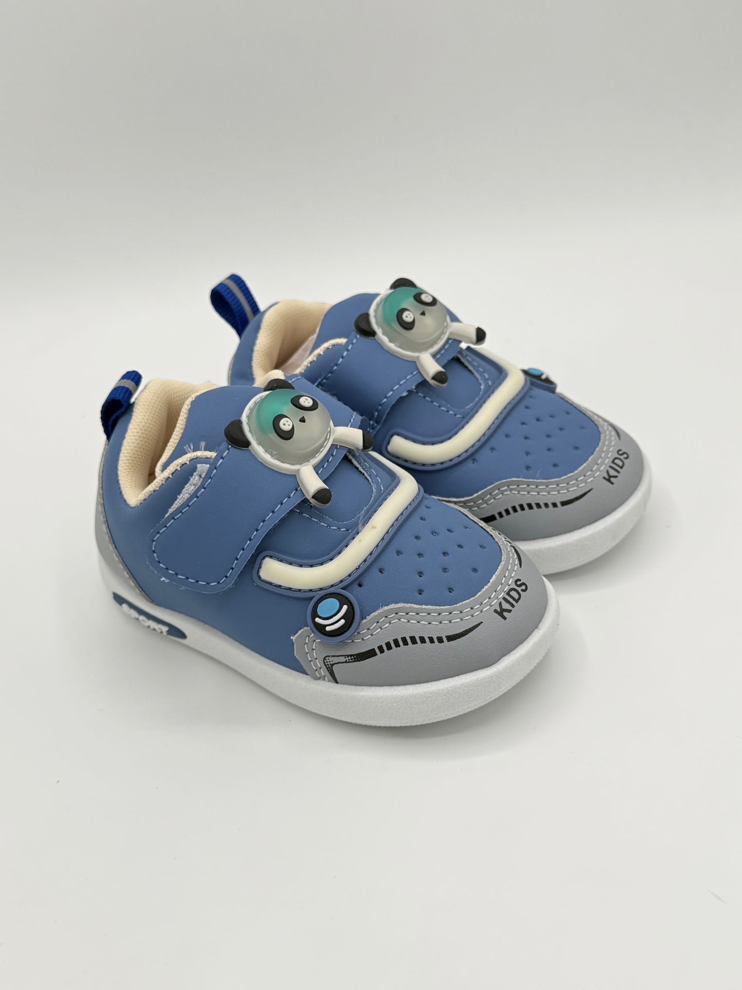 0                     A LED LIGHT SHOES