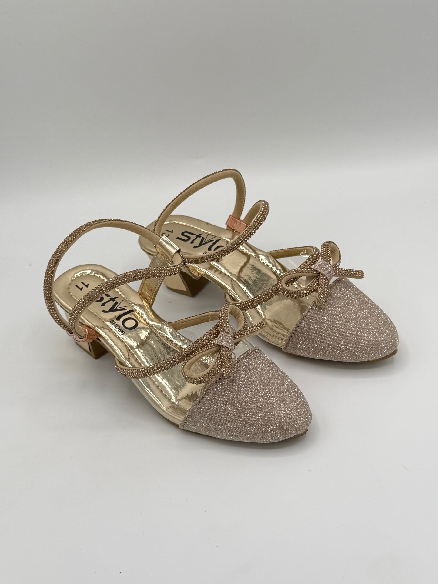 0                       A NEW STYLISH PUMPS