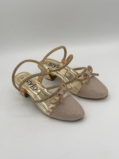 0                       A NEW STYLISH PUMPS