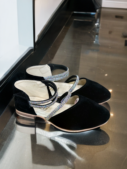 A NEW STYLISH PUMPS
